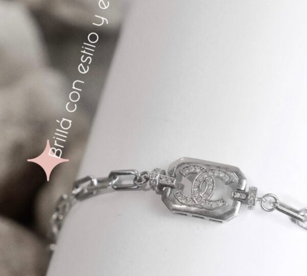 Joyería moderna y relojería con estilo