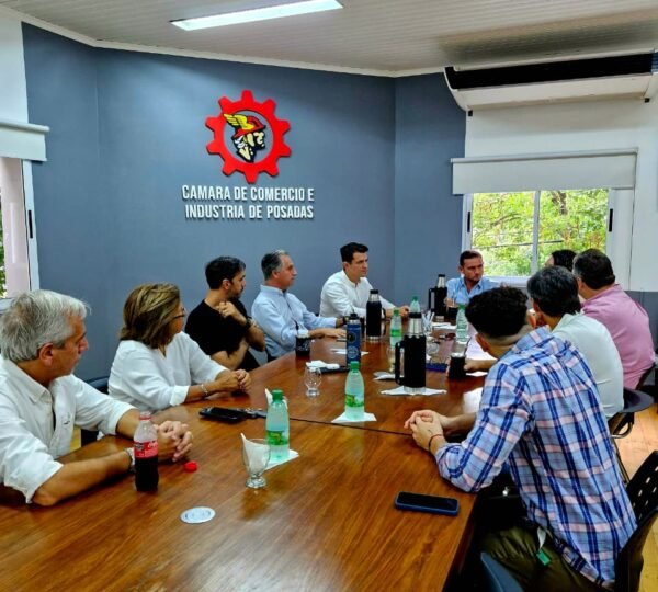 Reunión entre socios de la CCIP y representantes de Rentas de Municipalidad de Posadas