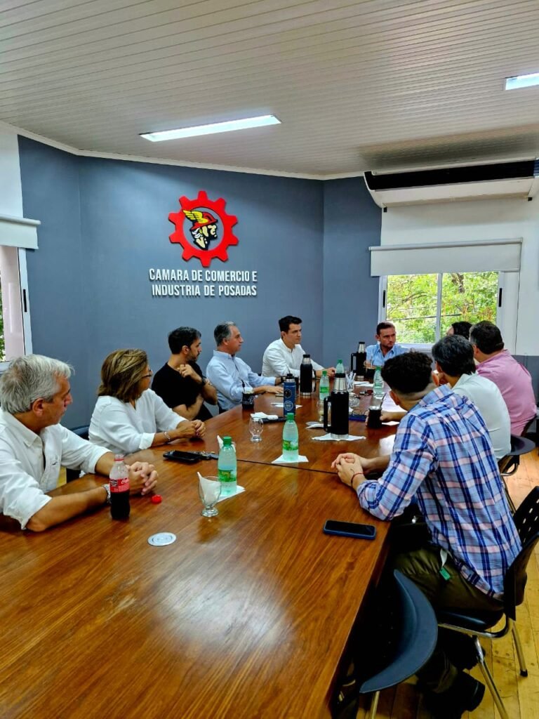 Reunión entre socios de la CCIP y representantes de Rentas de Municipalidad de Posadas
