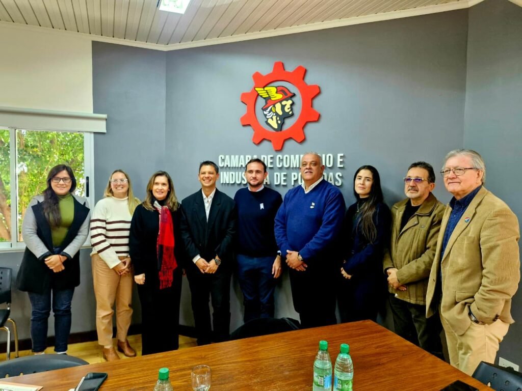 Reunión con la Cámara de Comercio e Industria y Servicios de Encarnación y el ministro de Industria de Misiones