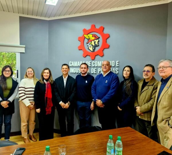 Reunión con la Cámara de Comercio e Industria y Servicios de Encarnación y el ministro de Industria de Misiones